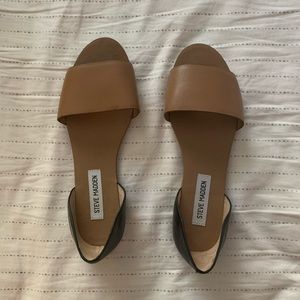 Steven Madden Black and Tan sandals